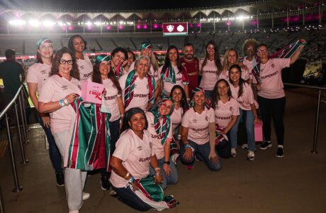Superbet e Fluminense levam mulheres em tratamento e remissão de câncer de mama para ação especial durante Outubro Ros