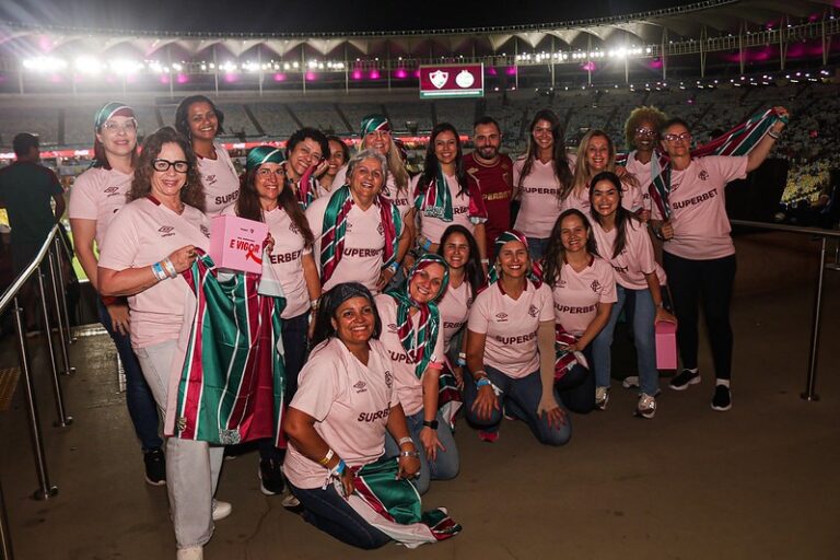 Superbet e Fluminense levam mulheres em tratamento e remissão de câncer de mama para ação especial durante Outubro Ros