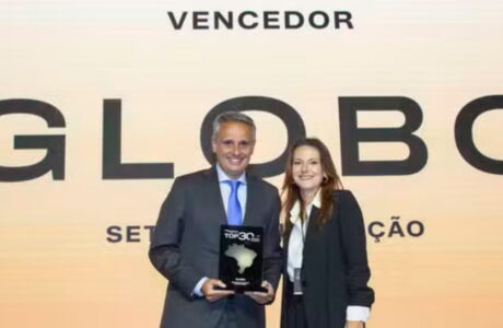 manuel-belmar-recebe-em-nome-da-globo-o-premio-top30-as-melhores-empresas-do-pais-credito-claudio-gatti