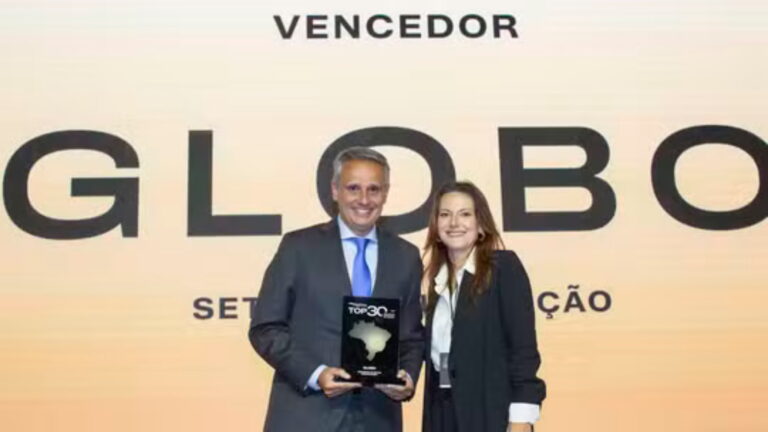 manuel-belmar-recebe-em-nome-da-globo-o-premio-top30-as-melhores-empresas-do-pais-credito-claudio-gatti