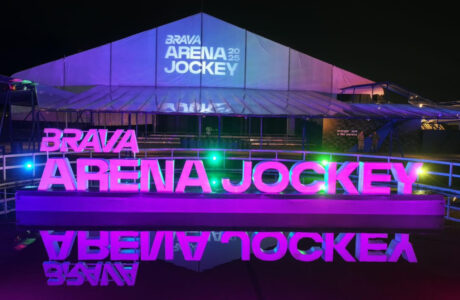 Claro é patrocinadora master da edição 2025 da Brava Arena Jockey pela primeira vez