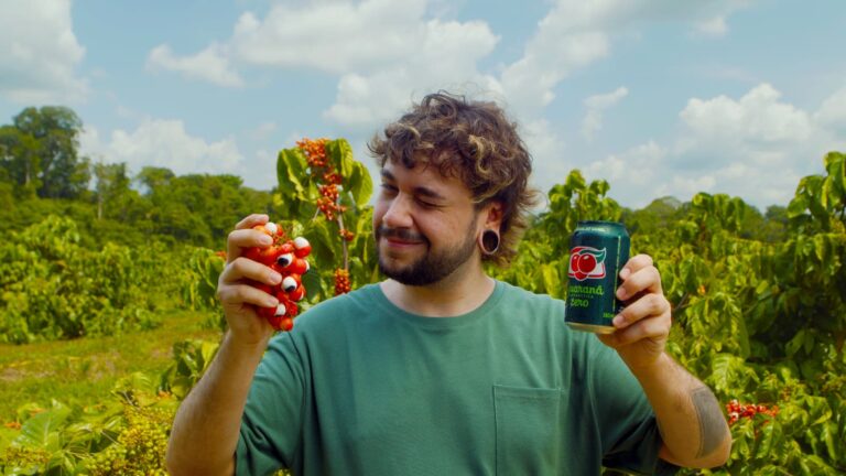 Guaraná Antarctica destaca sua conexão com a Amazônia em nova versão de comercial clássico dos anos 9_0