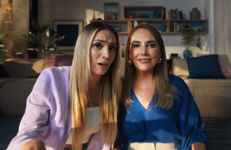 Heloísa e Luísa Perissé estrelam campanha da Decolar