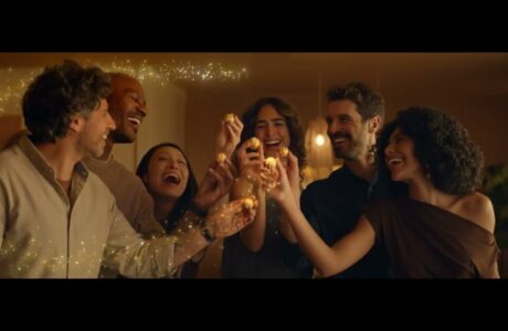 Ferrero Rocher celebra o Natal com nova campanha produzida no Brasil