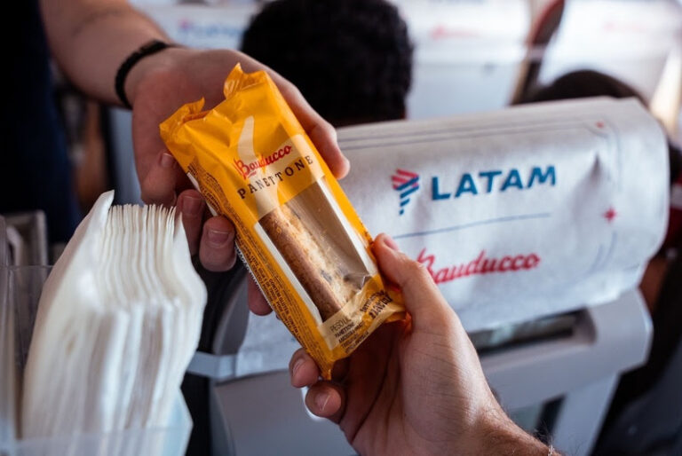 LATAM e Bauducco® levam o sabor do Natal para passageiros dos voos de 24 e 25 de dezembro