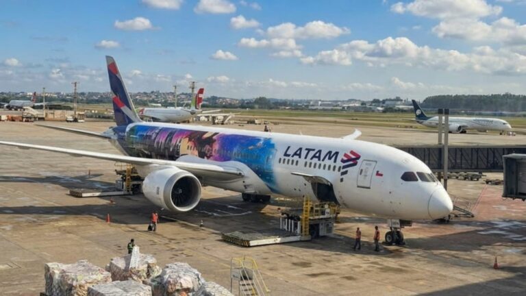LATAM surpreende com o primeiro voo temático de Harry Potter para Orlando