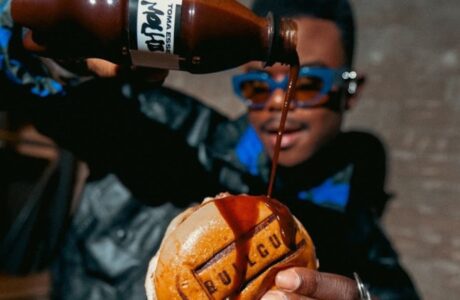 Pepsi lança molho exclusivo em parceria com a BULLGUER na BLACK FRIDAY