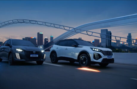 Peugeot transforma São Paulo em fliperama na nova campanha publicitária para os híbridos 208 e 2008