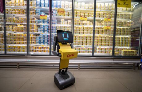 Robô OOH em ação com Qualy (1)