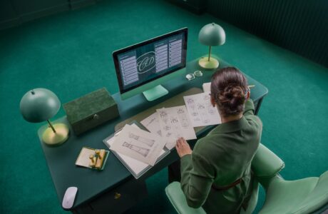 Boticário cria personagem misteriosa e lança plataforma para atender aos pedidos de produtos amados pela comunidade