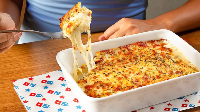 Domino’s renova sua linha de Lasanhas com receita mais cremosa