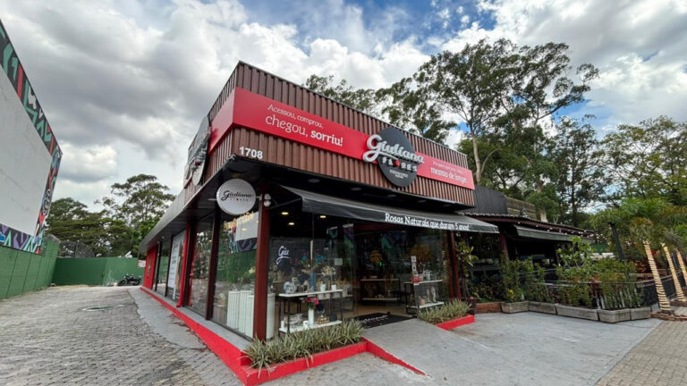 Giuliana Flores inaugura nova loja no Jardim Marajoara em São Paulo