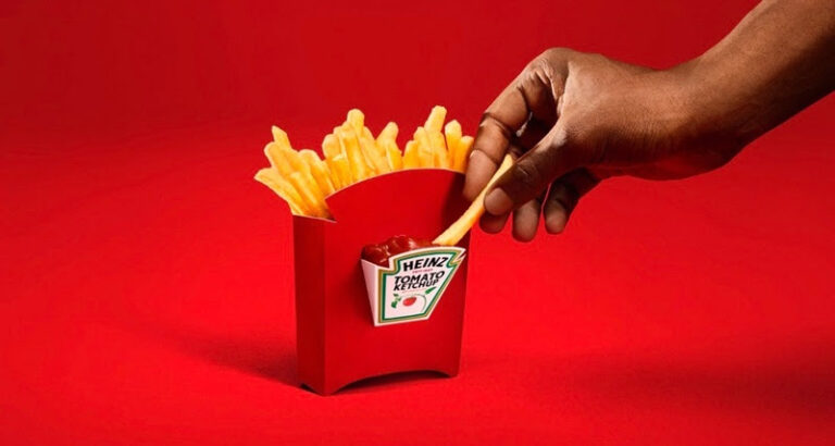 HEINZ lança a primeira caixa de batata frita com compartimento para ketchup em onze países ao redor do mundo
