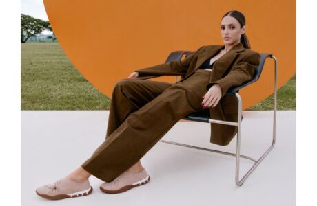 Isabelle Drummond abre a temporada de Inverno da Arezzo