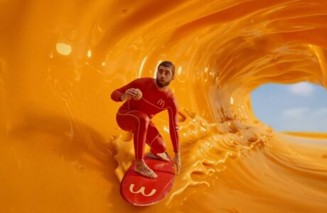 Pedro Scooby surfa Onda de Cheddar no Méqui