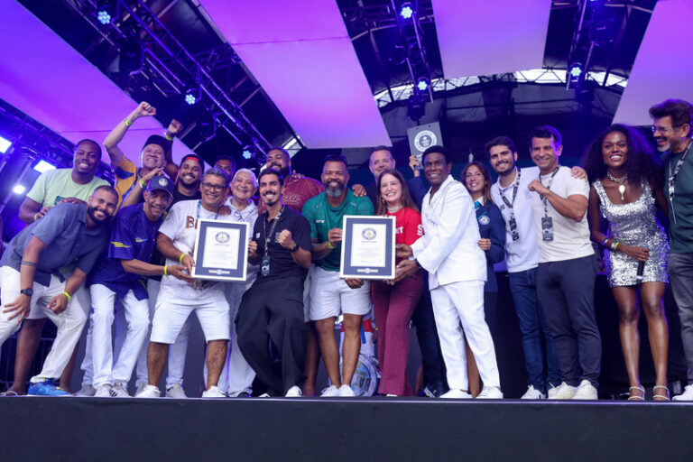 Super Bateria entra para o GUINNESS WORLD RECORD™️ como a maior bateria de samba do mundo