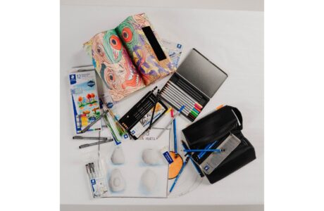 Alexandre Herchcovitch lança coleção de kits criativos em parceria com a Staedtler