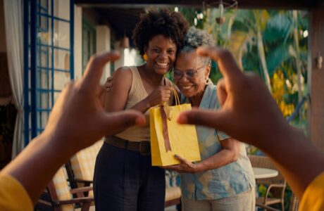 Banco do Brasil ao som de Seja Feliz, de Marisa Monte