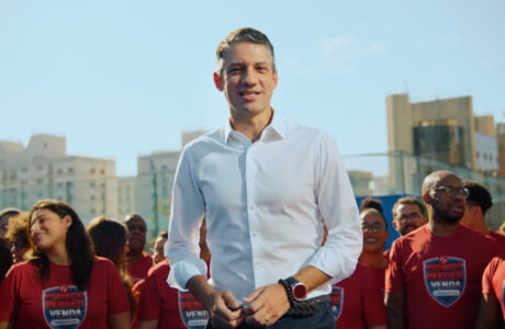 Casas Bahia lança nova campanha comercial com preços de Black Friday e crédito facilitado