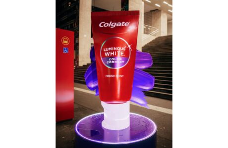 Colgate leva Efeito Violeta para as ruas com ação especial de Luminous White Color Correct