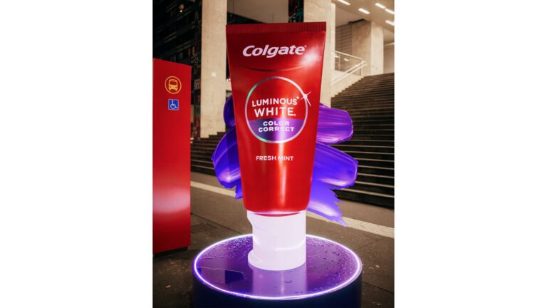 Colgate leva Efeito Violeta para as ruas com ação especial de Luminous White Color Correct