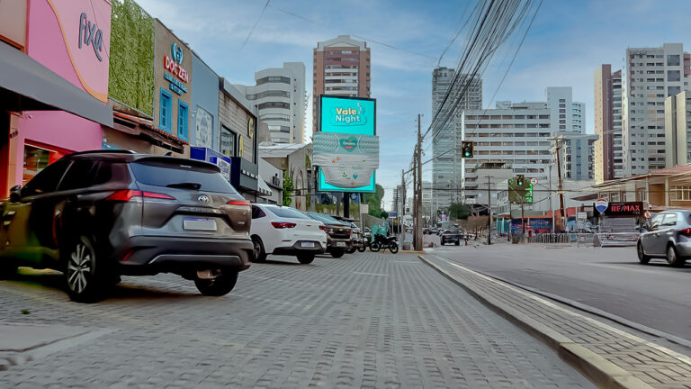 Eletromidia Ceará promove campanha “Vale Night” da Pampers