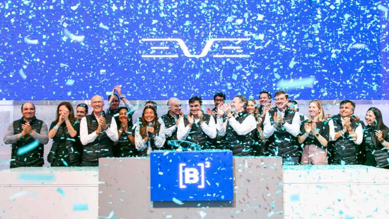 Eve celebra listagem na B3 e obtém R$ 200 milhões do BNDES para avançar com programa eVTOL (1)