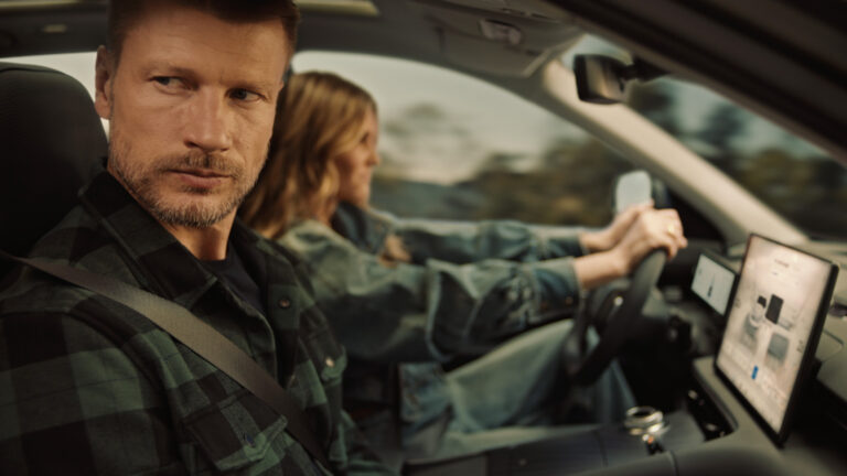 Fernanda Lima e Rodrigo Hilbert estrelam a campanha de lançamento do Geely EX5