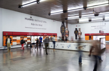 Huawei estreia em OOH no Brasil e reforça estratégia de construção de marca em 2026