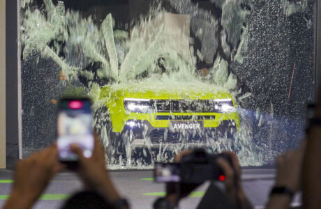 Jeep recria cena icônica de Detroit no Salão do Automóvel de São Paulo