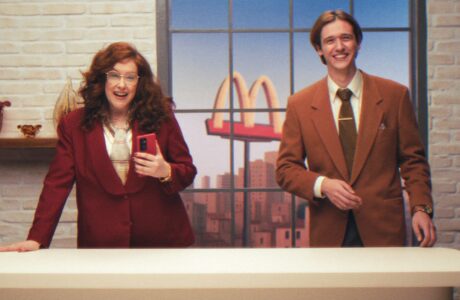 Méqui Friday 2025 revisita clássicos da TV em em palco para suas ofertas históricas