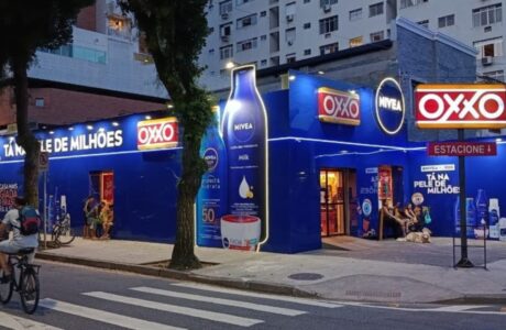 OXXO e NIVEA levam loja emblemática ao litoral e reforçam parceria no verão