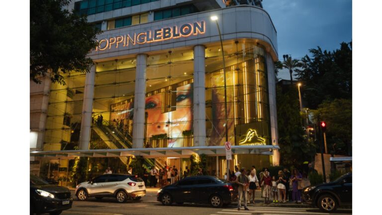 Shopping Leblon inaugura painel icônico de LED na entrada principal do empreendimento