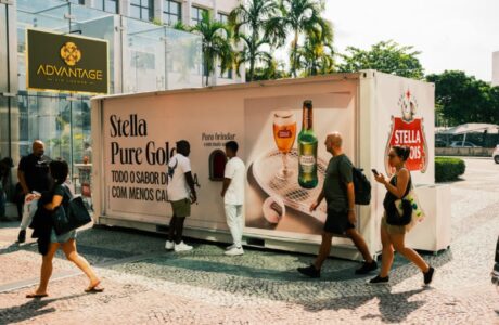 Stella Artois recepciona viajantes no Rio de Janeiro com taça de Stella Pure Gold