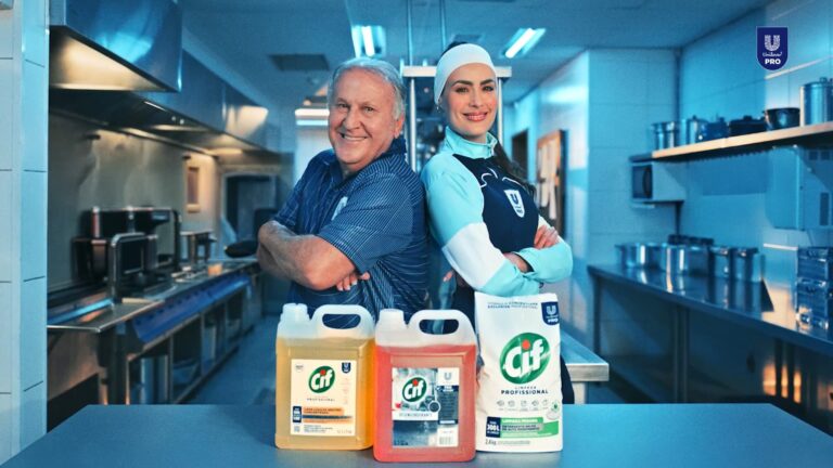 Unilever Pro escala Zico para a comissão técnica de alta performance em nova campanha de portfólio de limpeza profissional da Unilever