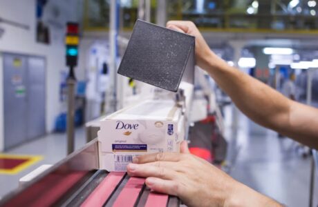 Unilever fecha parceria com Edge para zerar emissões em fábrica de sabonetes