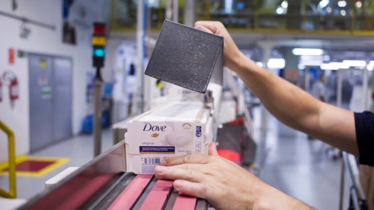 Unilever fecha parceria com Edge para zerar emissões em fábrica de sabonetes