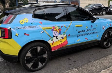 Waze anuncia novidades para o Carnaval 2026 com monitoramento em tempo real e nova voz temática