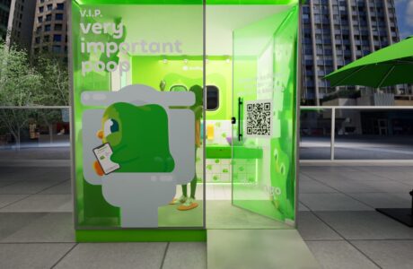 App instala banheiro real na Av. Paulista neste final de semana para incentivar o aprendizado