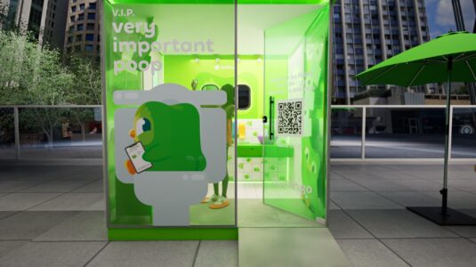 App instala banheiro real na Av. Paulista neste final de semana para incentivar o aprendizado