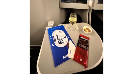 Azul transforma a experiência de voo com ativação de mais uma marca parceira a bordo