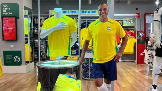 Centauro anuncia Denilson como novo embaixador e reforça protagonismo no futebol em ano de Copa