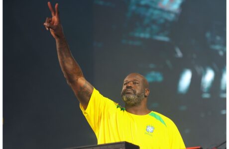 Centauro veste Shaquille O’Neal em aparição como DJ no Brasil