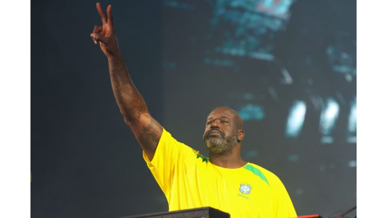 Centauro veste Shaquille O’Neal em aparição como DJ no Brasil