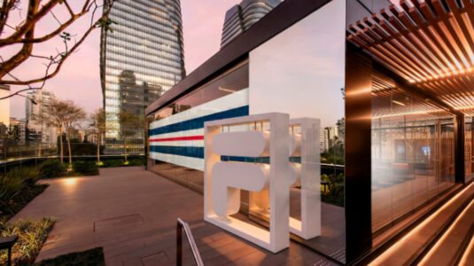FILA apresenta pop-up store imersiva para amantes da corrida em SP