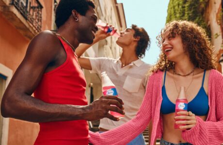 Guaraná Jesus completa 99 anos com campanha “Nosso rosa tem história, sabor e tradição”