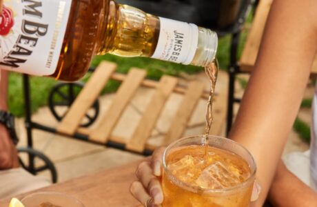 Jim Beam reforça sua conexão histórica com o automobilismo