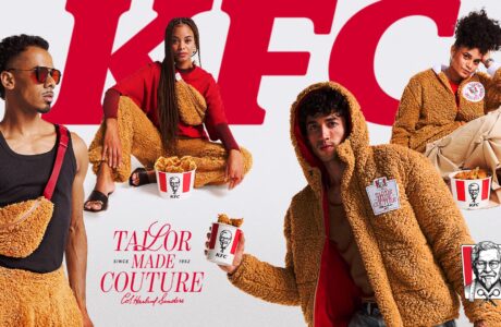 KFC “empana” itens e roupas do público em promoção de Balde