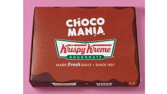 Krispy Kreme lança campanha Chocomania e apresenta Chocofriend para celebrar a época mais doce do ano