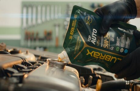 Lubrax lança campanha para apresentar primeira embalagem flexível de lubrificante no Brasil